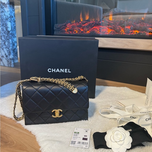 Chanel Small Flap Bag 🥰💕✨ - Picture 4 of 16